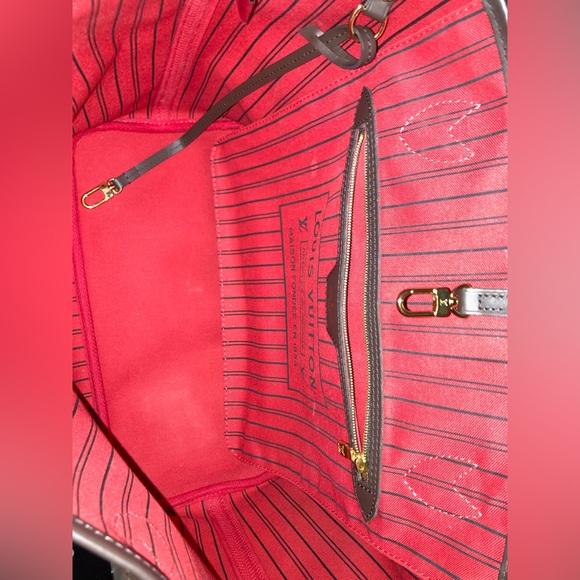 Louis Vuitton Neverfull MM Purse - Picture 9 of 12